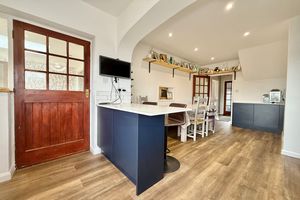 Kitchen/Breakfast Room- click for photo gallery